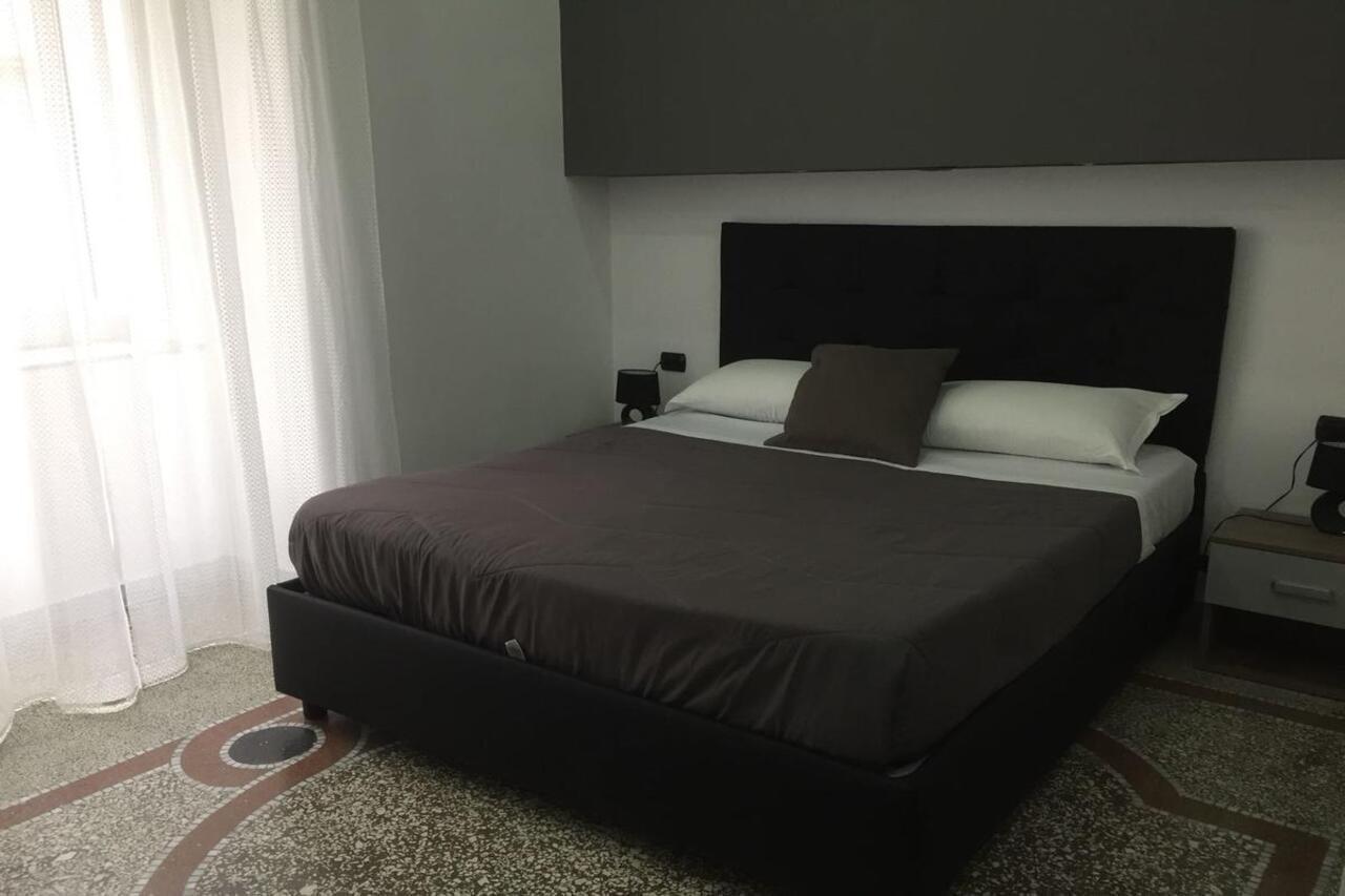 Mb95 - Mezzocannone Luxurious Bed&Breakfast Неаполь Экстерьер фото
