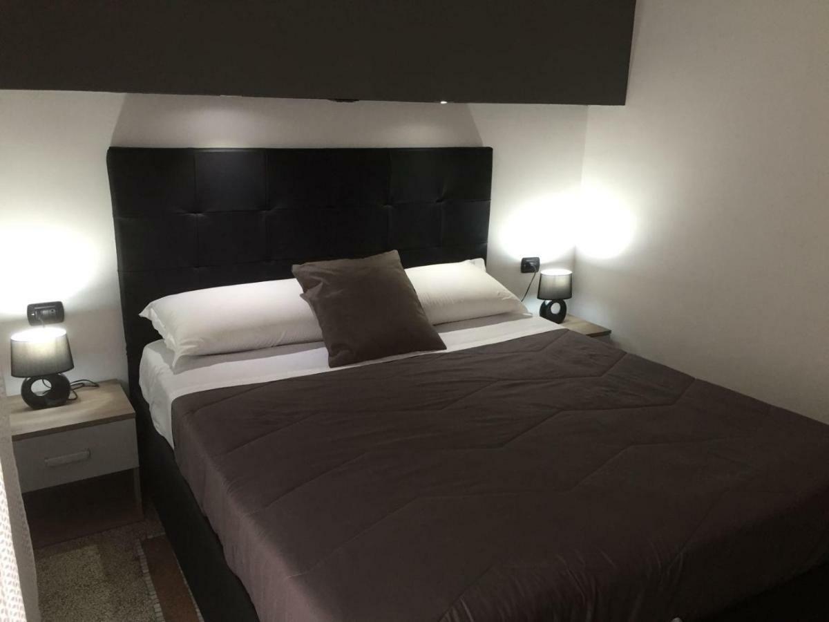 Mb95 - Mezzocannone Luxurious Bed&Breakfast Неаполь Экстерьер фото